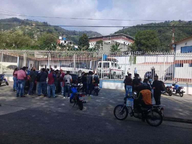Personal del Hospital II San José de Tovar, acudieron al Cicpc para exigir la libertad de sus compañeros