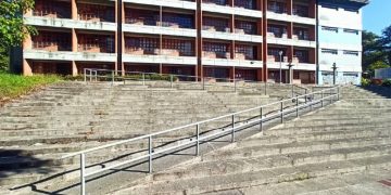 Estudiantes universitarios de Servicio Comunitario recuperan áreas internas de la Facultad de Humanidades