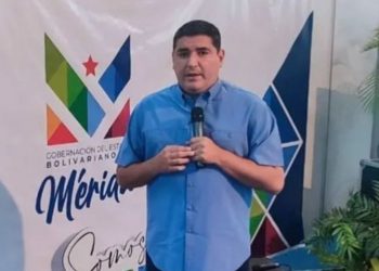 Colas kilométricas por gasolina y apagones eléctricos preceden principales eventos feriales en Mérida
