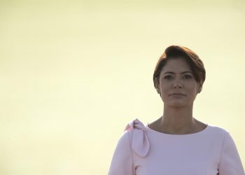 Bolsonaro, el presidente «más color rosa del mundo», según sus ministras