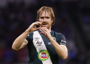 El venezolano Aristeguieta anota tres goles y pone al Puebla en el primer lugar