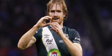 El venezolano Aristeguieta anota tres goles y pone al Puebla en el primer lugar