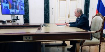 Putin dice que suspenderá los contratos de gas si los países no pagan en rublos