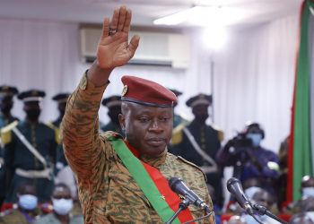 El líder golpista de Burkina Faso aprueba un Gobierno de transición