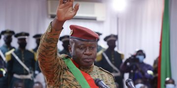 El líder golpista de Burkina Faso aprueba un Gobierno de transición