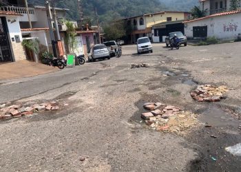 Colapsa vía principal hacia sectores Genaro Méndez y Los Ángeles en SC