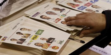 Cierran colegios electorales de Colombia después de ocho horas de votación