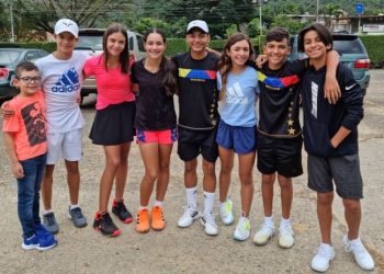 18 Noveles tenistas representan a Trujillo en Campeonato Regional 