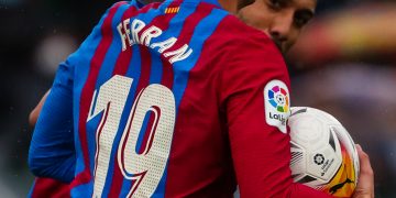 FC Barcelona remonta ante el Elche de visitante y sigue en zona de Champions