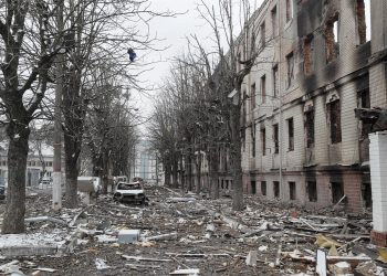 Rusia bombardea Ojtirka, en el nordeste de Ucrania
