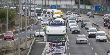 Crece la presión al Gobierno español para desactivar el paro en el transporte