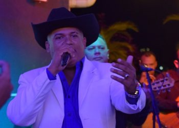 Tony Mendoza presentó el video del tema «Que te vaya bien»