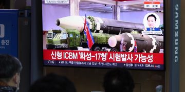 Pionyang subraya su desacuerdo del diálogo lanzando primer misil intercontinental en 5 años