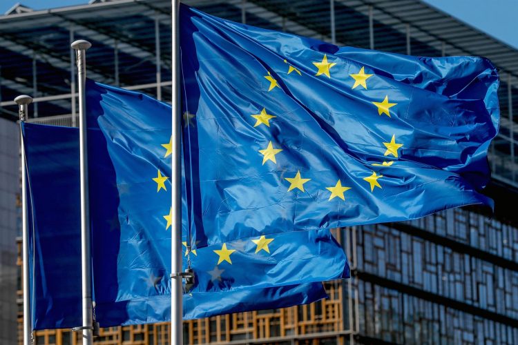 Banderas de la Unión Europea en la sede del Consejo Europeo en Bruselas. EFE
