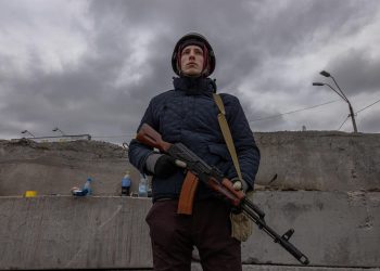 El undécimo día de guerra llega tras la suspensión de la evacuación civil