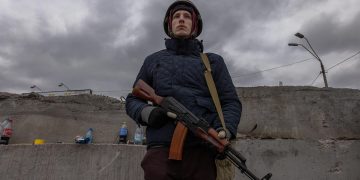 El undécimo día de guerra llega tras la suspensión de la evacuación civil