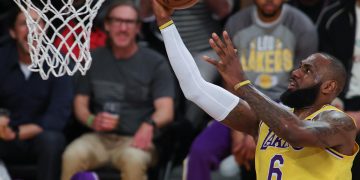 LeBron mete 56 puntos, Heat domina el Este y Grizzlies adelantan a Warriors