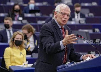 Borrell a los europeos: Bajen la calefacción para pagar el precio de la guerra