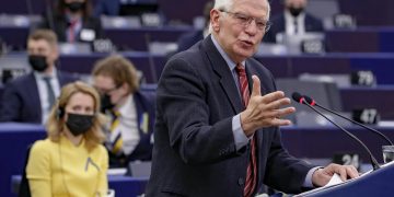 Borrell a los europeos: Bajen la calefacción para pagar el precio de la guerra