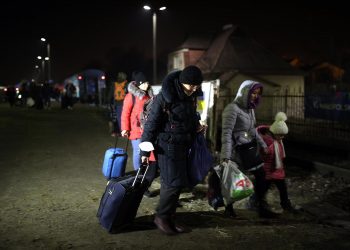 Ciudades polacas acogen ya a miles de refugiados y se vuelcan en su ayuda