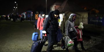 Ciudades polacas acogen ya a miles de refugiados y se vuelcan en su ayuda