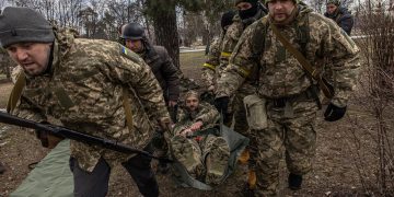 Ucrania abre de nuevo corredores humanitarios para evacuar a sus ciudadanos