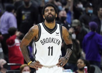 Los Warriors se reponen; Irving ilumina a los Nets con 50 puntos