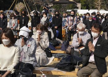 Japón recuerda a las víctimas de desastre natural y atómico once años después