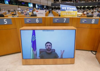 Zelenski asegura que Ucrania lucha «por ser tan libres» como la UE