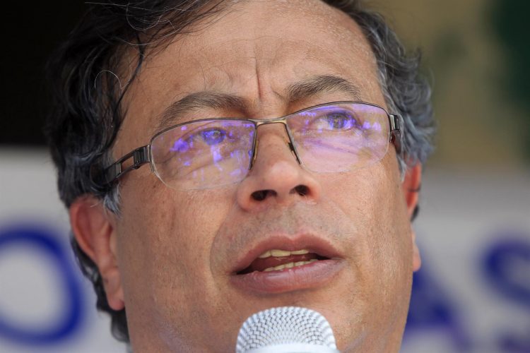 El precandidato a la presidencia de Colombia Gustavo Petro, en una fotografía de archivo. EFE/Ricardo Maldonado Rozo