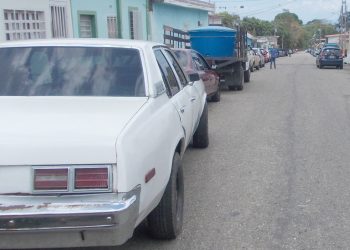 Dentro de tres meses todas las estaciones de servicio venderán gasolina dolarizada