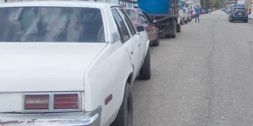 Dentro de tres meses todas las estaciones de servicio venderán gasolina dolarizada