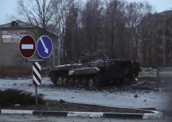 El avance del convoy ruso hacia Kiev queda estacando por la resistencia, dice EE.UU.