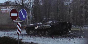 El avance del convoy ruso hacia Kiev queda estacando por la resistencia, dice EE.UU.