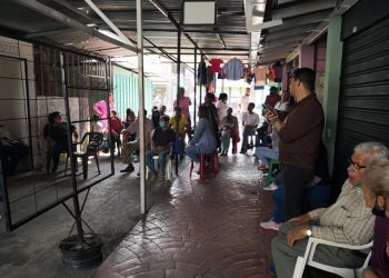 Municipalidad se reúne con locatarios del Mercado de Buhoneros Fabricio Ojeda en Boconó
