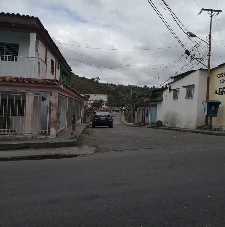 - Populoso sector Valle Verde 1 ubicado en La Segunda Sabana, sigue en espera de la empresa Corpoelec.