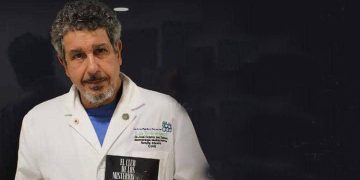 Médico boconés presenta su obra «El Club de Los Misterios: casos clínicos enigmáticos»