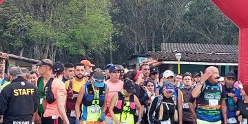 Fondistas Gilmer Sánchez y Angely Vivas a los pies del Cristo de Capacho