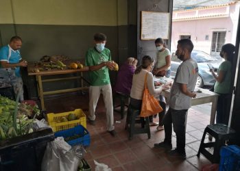 Jueves y viernes Feria de Hortalizas pro construcción del Santuario Menor Dr. JGH