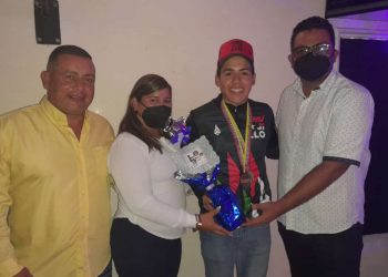 Medallistas boconeses fueron homenajeados