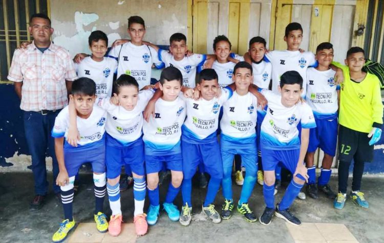 La escuela de futbol El Corozal FC en representación del municipio San Rafael de Carvajal.