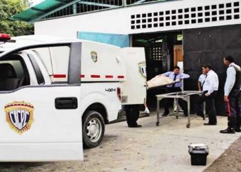 Hallan a hombre muerto con múltiples heridas de arma de fuego en Santa Isabel