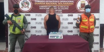 Guardia Nacional del Punto de Atención Al Ciudadano en la Libertad detiene a hombre con 38 dedíles de cocaína