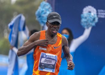 El sudafricano Mokoka bate el récord del mundo de 50 km con 2h40:13