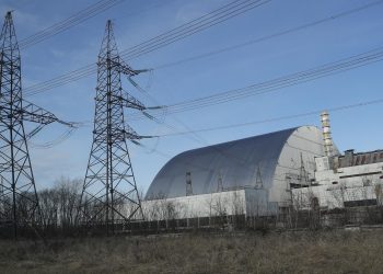 Ucrania dice que incendio en central nuclear está «dentro de las normas»