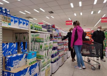 Huelga de transportistas en España obliga a proteger envíos de alimentos