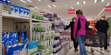 Huelga de transportistas en España obliga a proteger envíos de alimentos