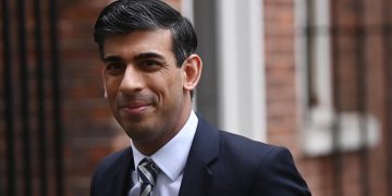 El Gobierno británico baja la gasolina y actúa fiscalmente ante el impacto de la guerra