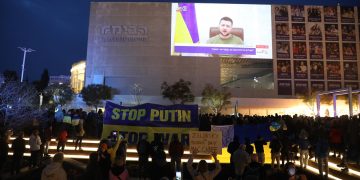 Zelenski evoca el Holocausto y pide a Israel frenar la «solución final» rusa