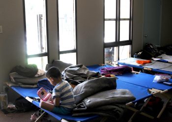 EE.UU. modifica las reglas para los niños inmigrantes abusados y abandonados